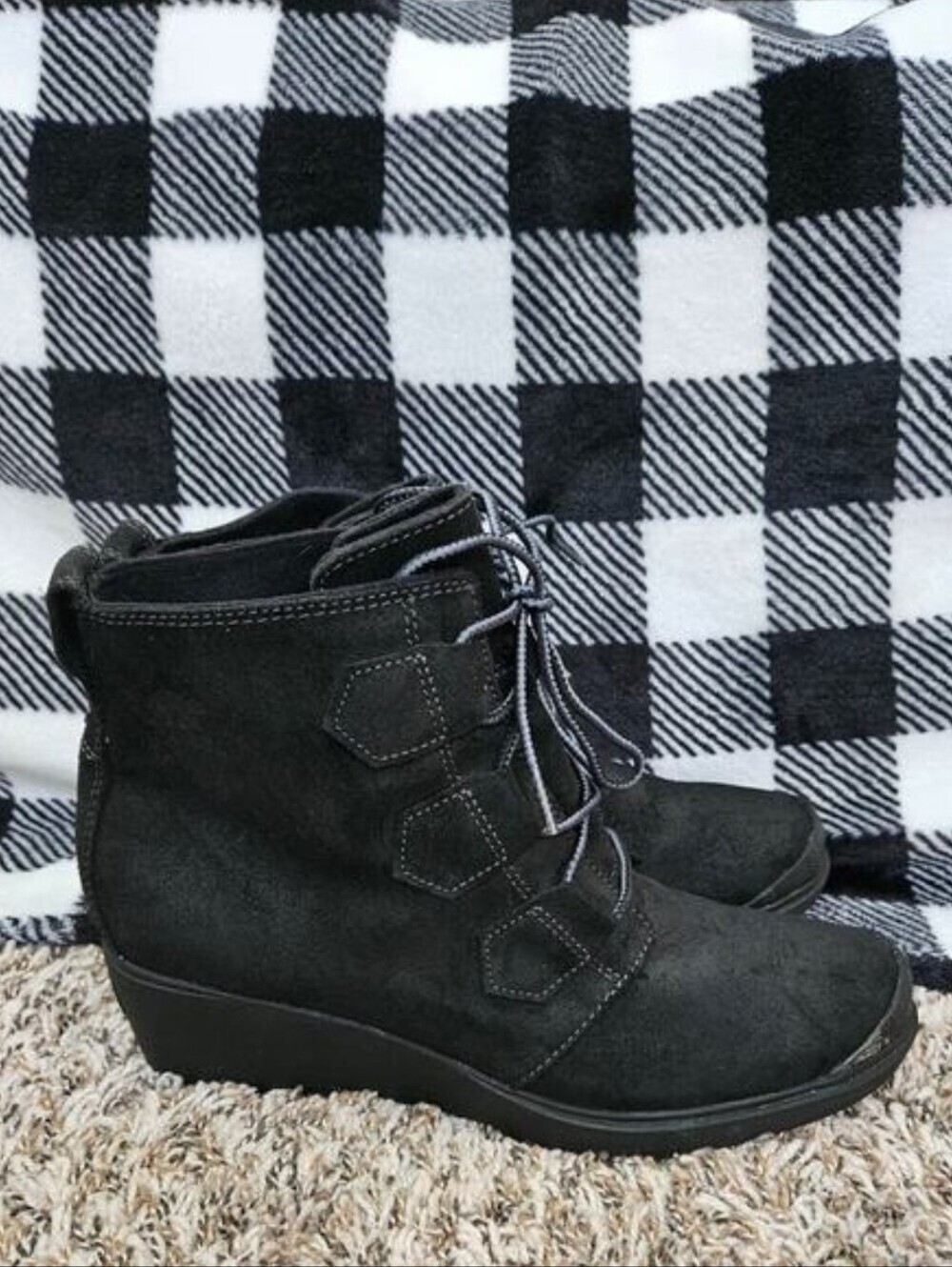 Sorel Women’s Black Lace Up Wedge Ankle Boots Waterproof Size 9.5 Suede